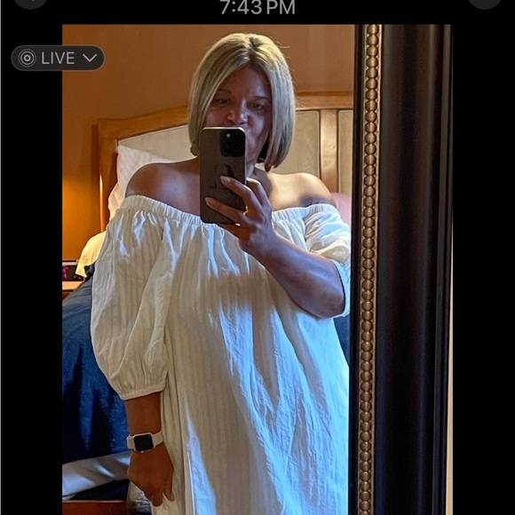 Meet your Posher, Christina - Picture 1 of 3